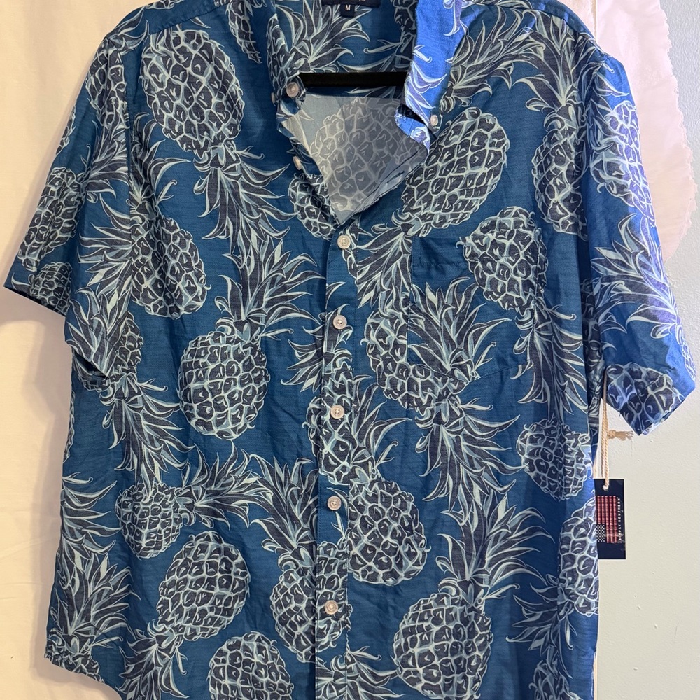 Simply Southern Blue Pineapple Design Print Men Shirt SZ med Beach Vacation
